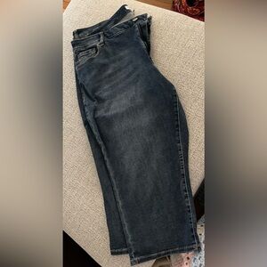 Lane bryant mid rise super stretch skinny pedal length jeans. EUC.